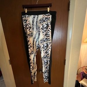 Printed Chain & Zebra Black Pixie Pants | Plus Size 3X | Leggings